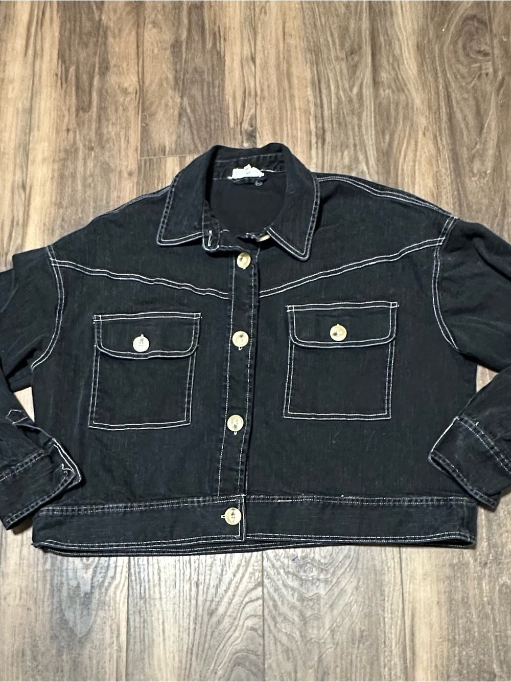 Entro Women’s Black Cropped Denim Button Up Trucker Jacket M Contrast Stitching